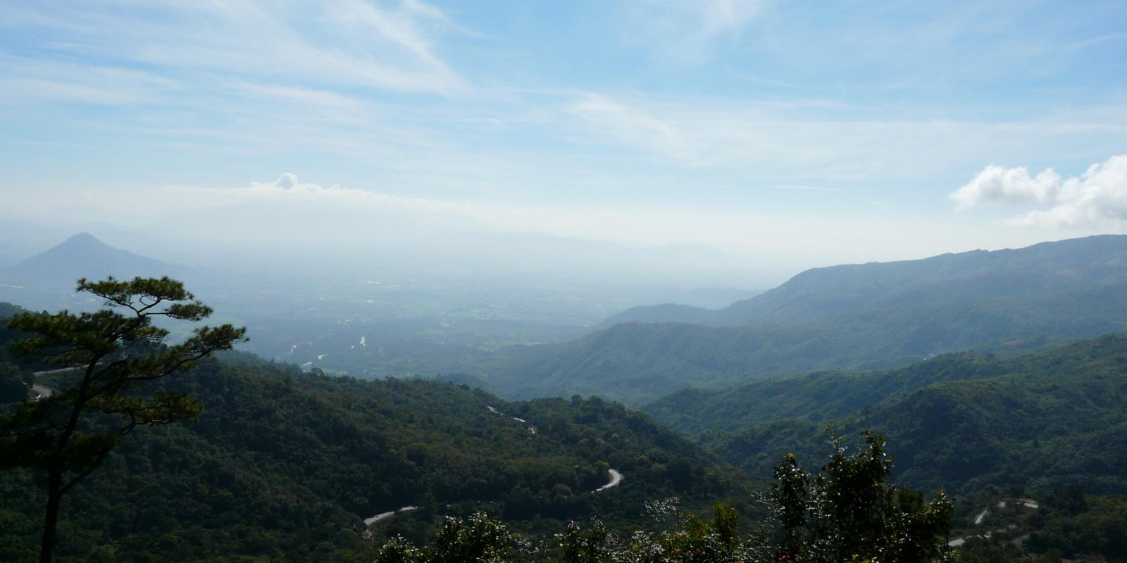 Uitzicht over de heuvels rond Dalat, Vietnam