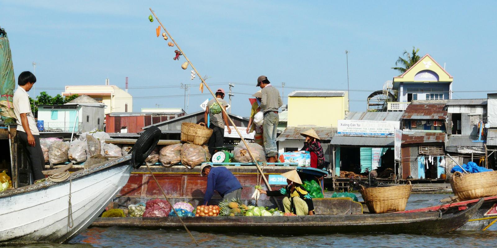 Een drijvende markt bij Can Tho, Mekong Delta, Vietnam
